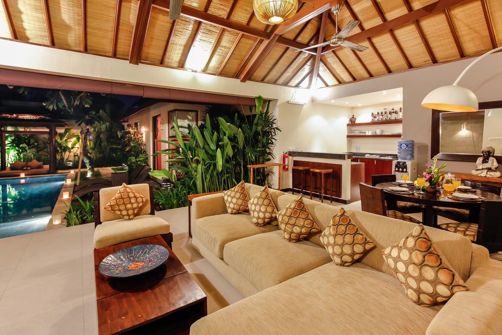Samana Villas Legian Esterno foto